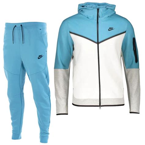 lichtblauw met wit nike tech|blauw tech fleece.